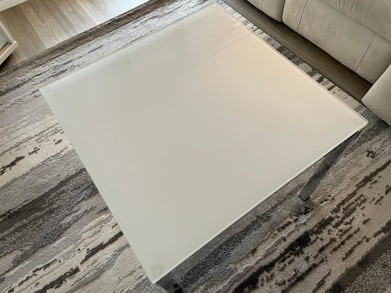 Glass coffee table 62864723619969111