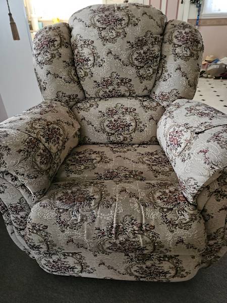3 Piece Lounge Suite, 2x Recliners & 1 x 3 Seater Lounge62863410540417112
