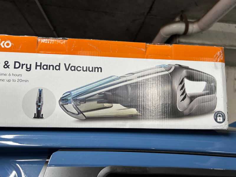 Brand new car vacuum with receipt and warranty63443461688705110