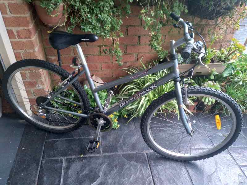 hybrid bike 26 inch