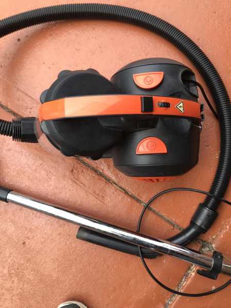 Bagless vacuum cleaner63004437405827111