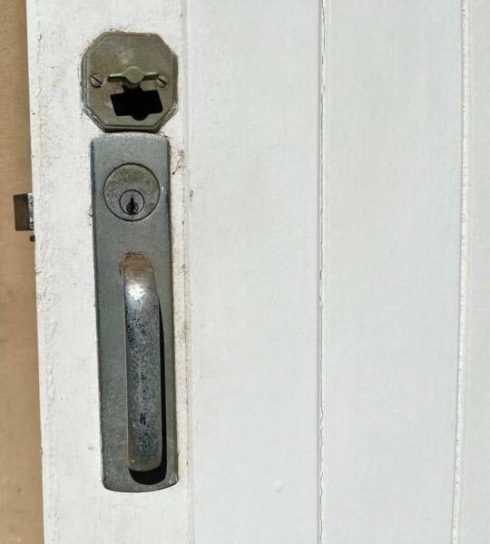 External Door with Deadlock - 2015 x 805 x 45 mm63006298553731113