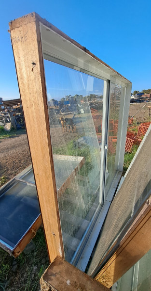 Medium sized aluminium window63438522612099112