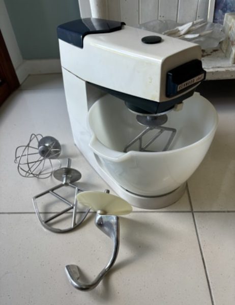 ~.1970s KENWOOD CHEF Mixer* Model A701A* Original bowl & attachments63018174407426114