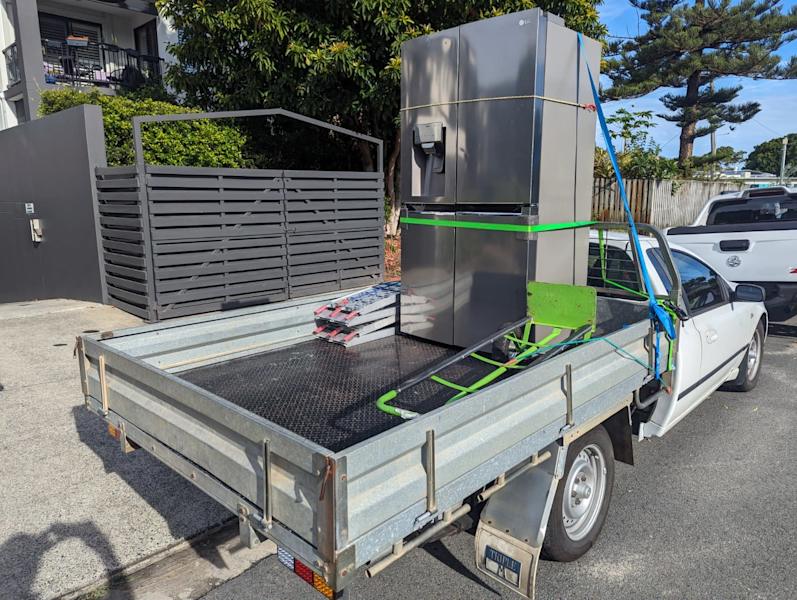 Man and Ute Gold Coast63008481425921111