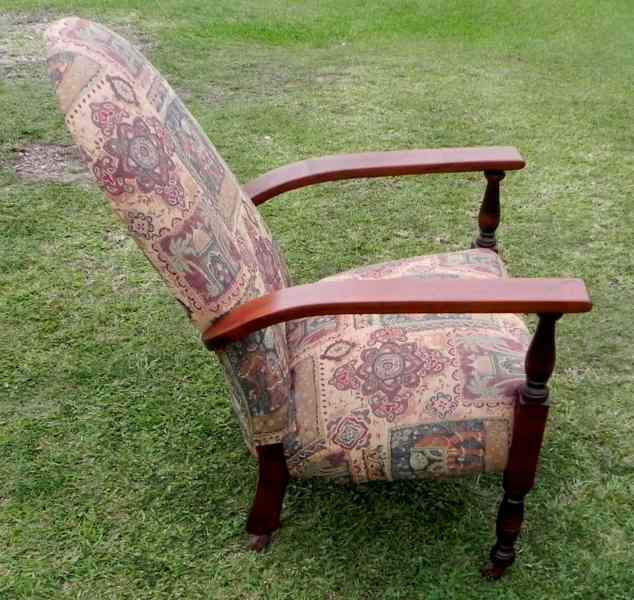 Antique Wooden Gothic Design Back Armchair62863412029058112