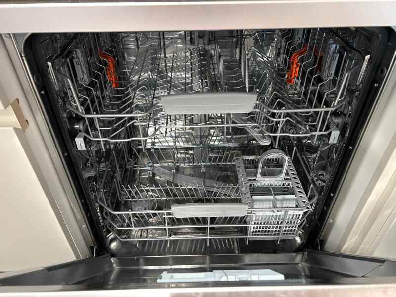 Ariston 60cm freestanding s/steel dishwasher63020444227843112