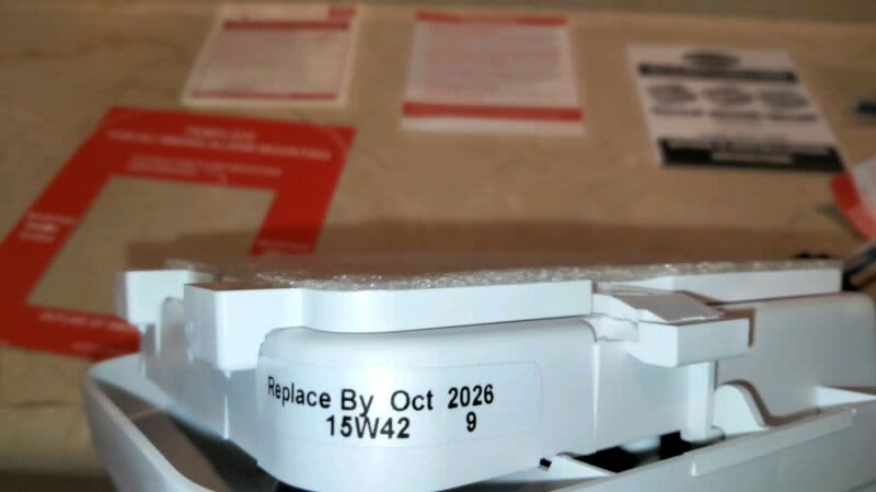 Brooks 240 Volt Surface Mounted Wired Interconnect Heat Detector With63010349810818113