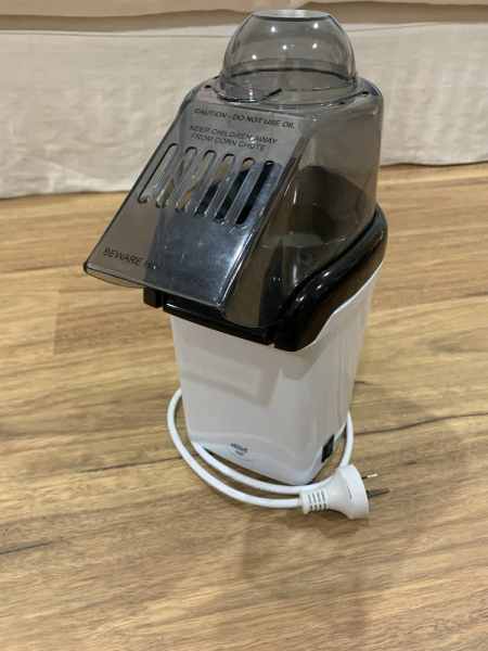 Chief brand popcorn popper/maker in excellent condition 63443663228674110