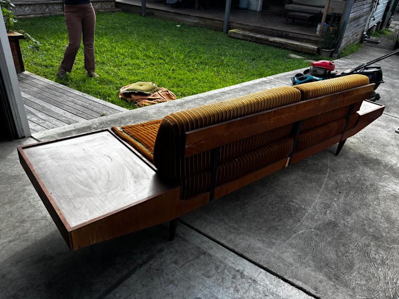 Free retro vintage couch - needs work62863409942659112