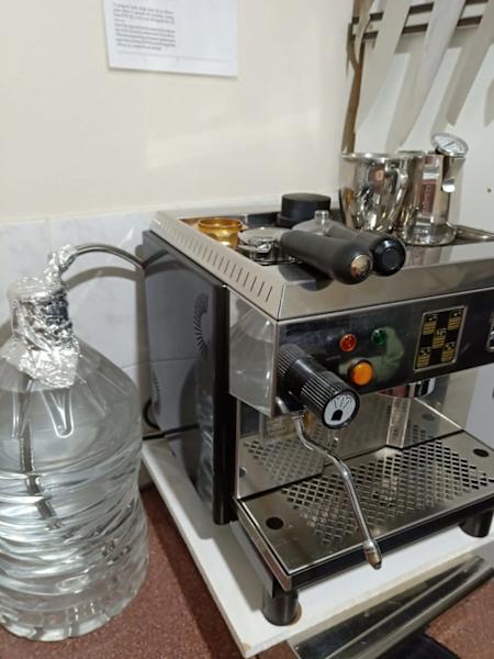 Bezzera BZ40 Commercial Coffee Machine & Mazzer Luigi Grinder-Exc Cond63021731874945112