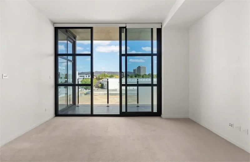 Stylish Waterfront Living in Kingston!63437626227714113