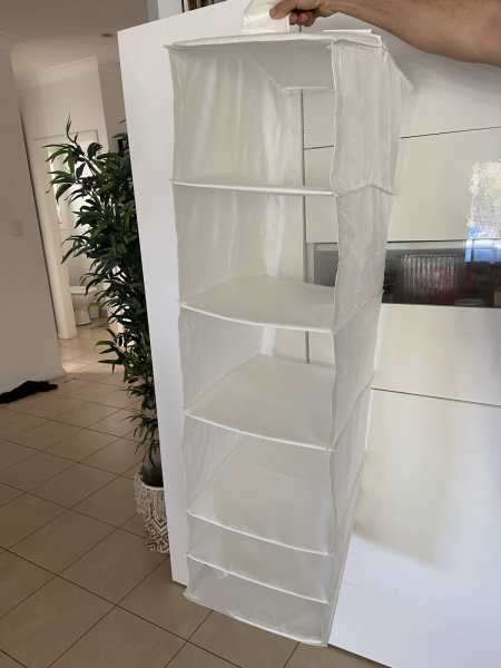 White hanging shelves VGC63437625187586111