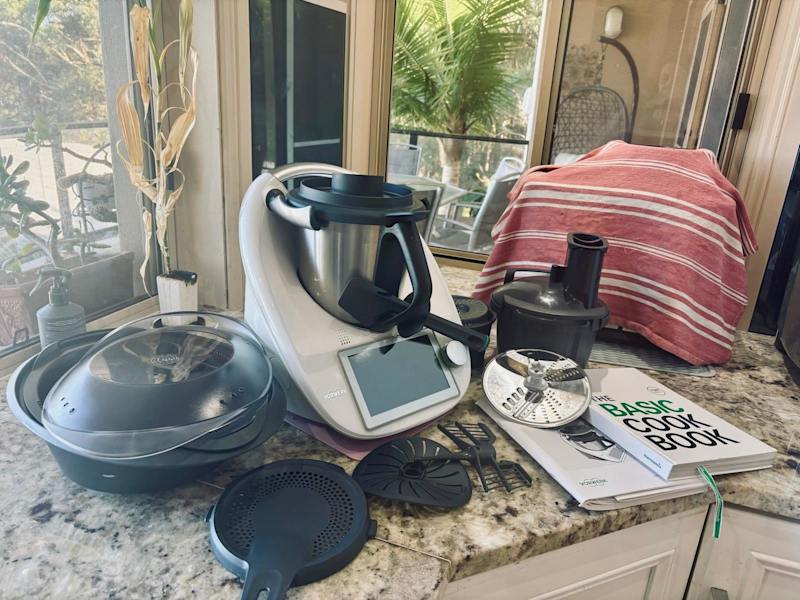 Thermomix TM6 White with accessories and extras!63022180875137111
