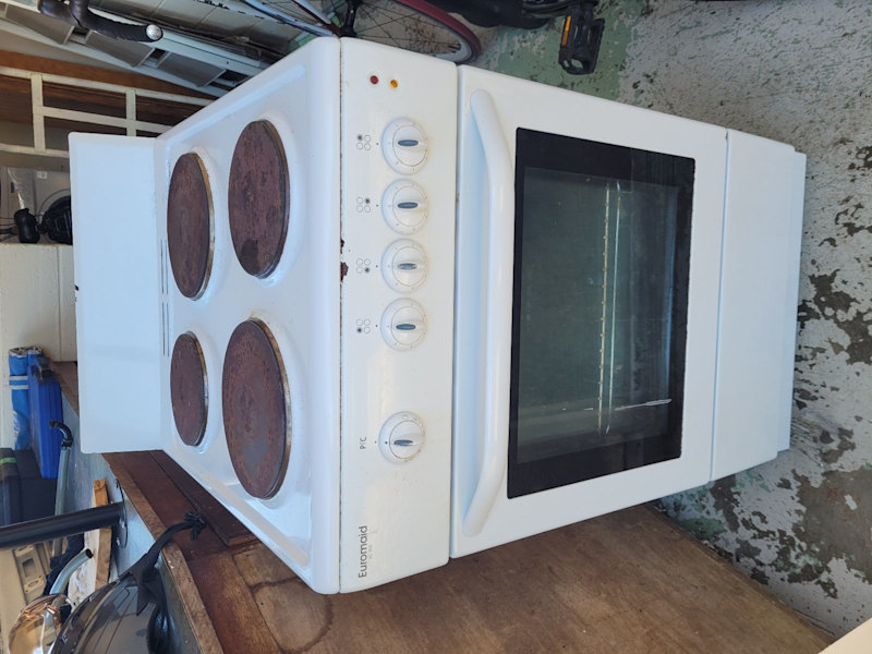 Free standing oven.63442828101891111