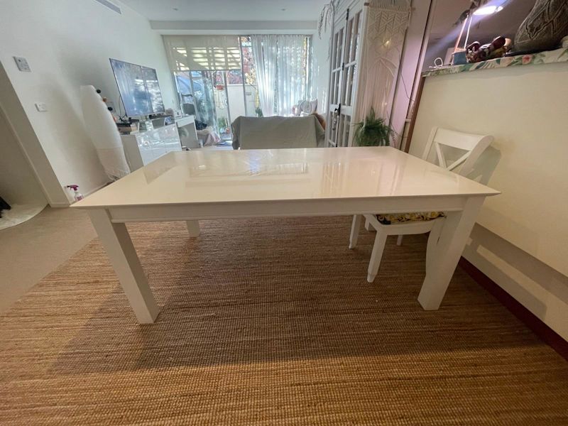 Dining table62863837655427111