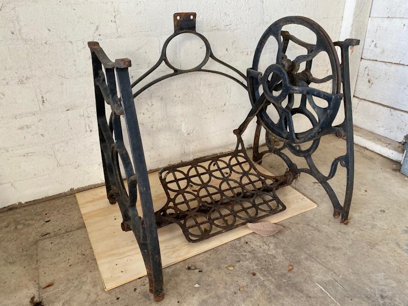 Sewing machine treadle (and another for parts)630169116564491111
