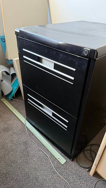 FREE - Assortment of filing cabinets - 2 - 5 drawers!62863411987329112