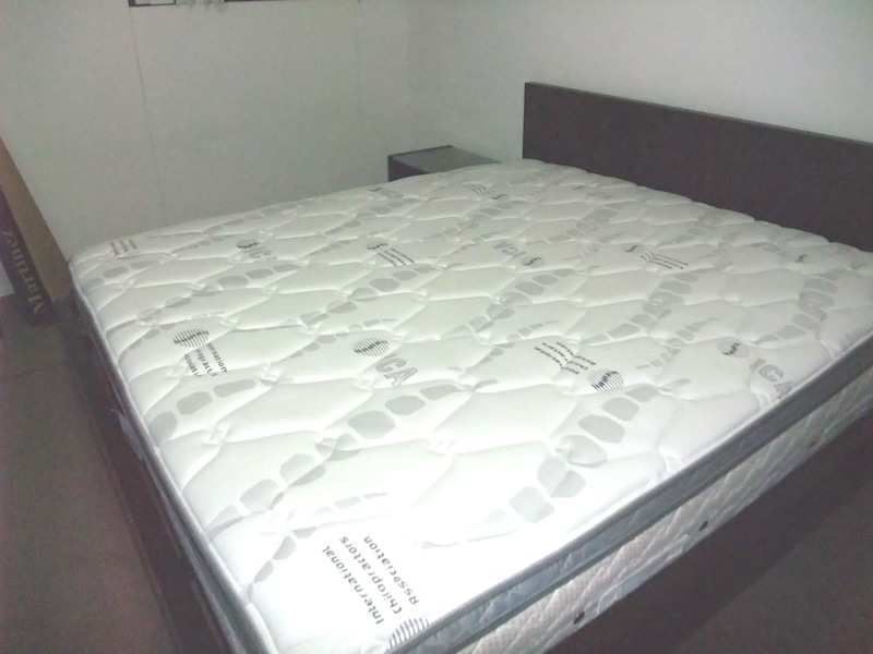 King Size, Nearly New King Koil Chiropractic Mattress, Medium Firm628647244747541118