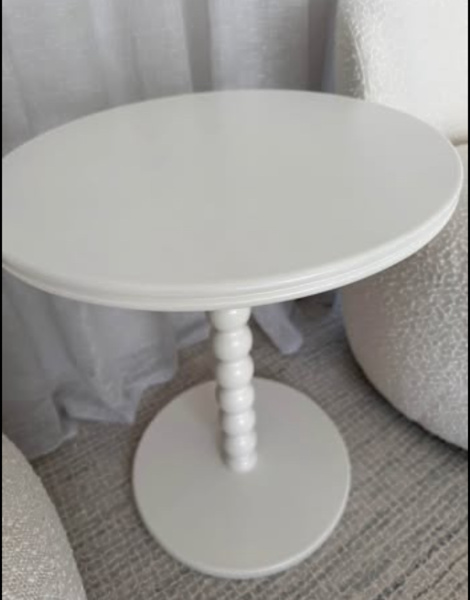 Timber Side Table, Metal Vase and FREE Plants62863408786946111