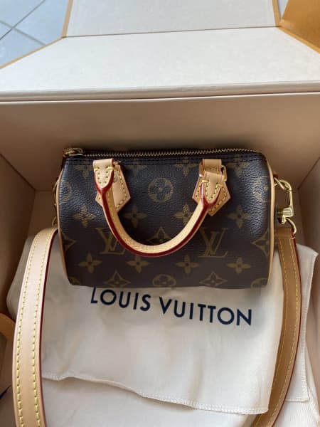 Louis Vuitton Patent Leather Louise MM Clutch Vern M94270