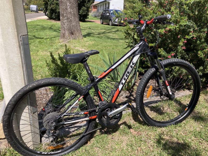 trek 3500 mountain bike 13 inch