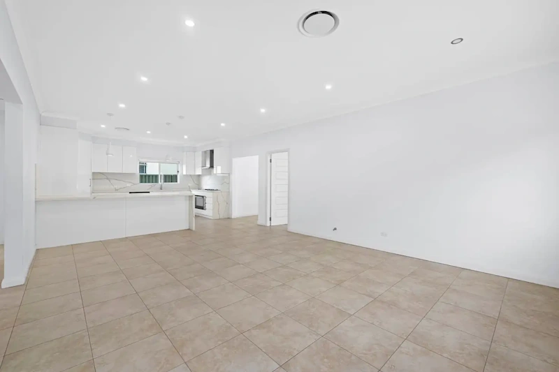 STYLISH 3-BEDROOM HOME IN THE HEART OF GUILDFORD!!62882774096514112