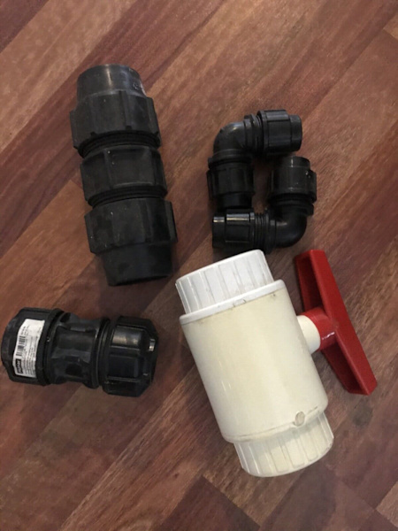 Plumbing connections and valve630119906464031116