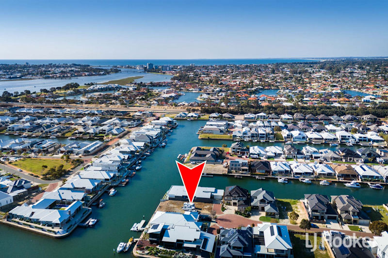 851m2 Lot With 21m Canal Frontage In Mariners Cove63004326990850114