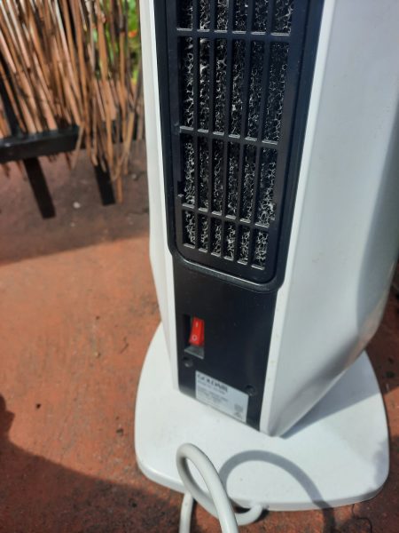 Ceramic heater Goldair brand 74cmH. fully functional. Manual control t63016061244162113