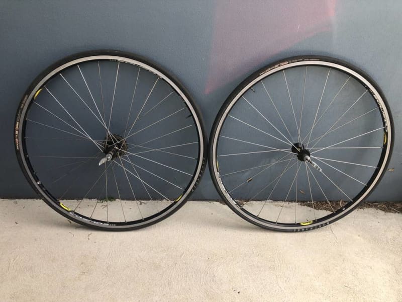 mavic cosmos wheelset 700c