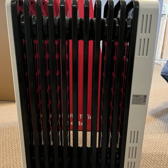 Kogan 2300W 11 Fin Oil Heater (Used One Winter) – Excellent Condition!63612125640963110