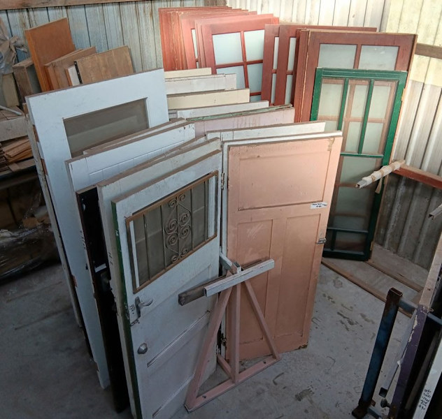 Second-Hand Doors and Windows63008423385601112
