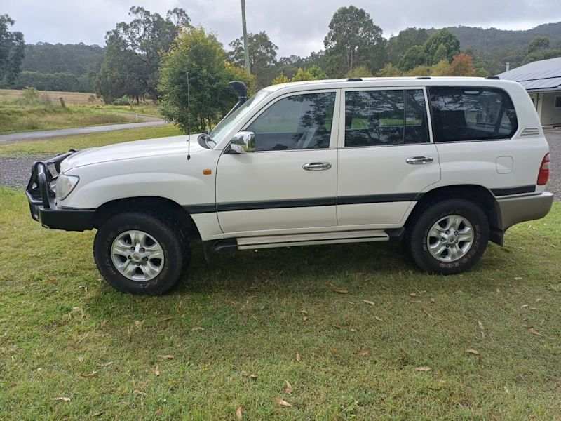 2005 TOYOTA LANDCRUISER GXL (4x4) 5 SP AUTOMATIC 4D WAGON62940490733442111