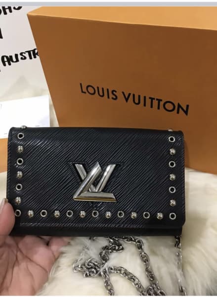 Louis Vuitton Twist Chain Wallet Woc