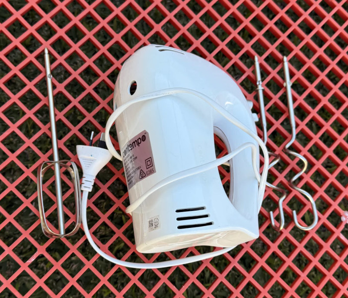 Seldom-used Electric Hand Mixer in Good, Clean Condition63470145735427113