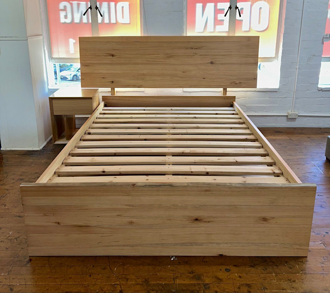 Connor Rustic Queen Bed628633757464341123