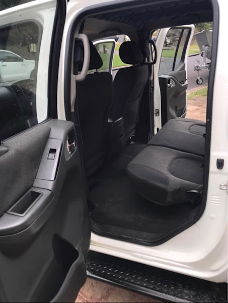 2012 NISSAN NAVARA  (4x4) LOG BOOKS  88,000 kms 6 SP MANUAL DUAL CAB.62933715254785114