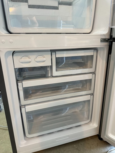 *Delivery available* Westinghouse 369L fridge63017766063234114
