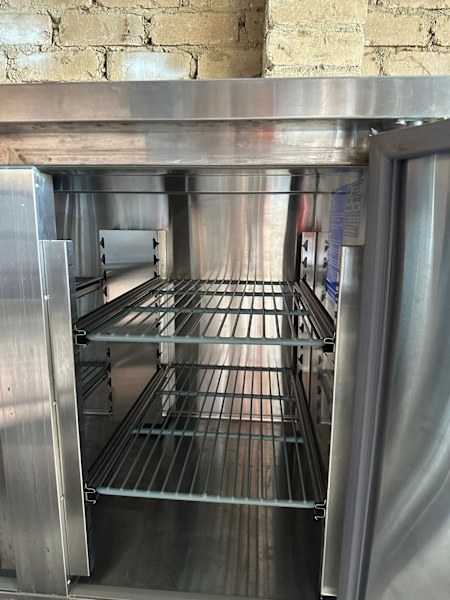 Industrial Williams double door bench fridge 63016484823809112
