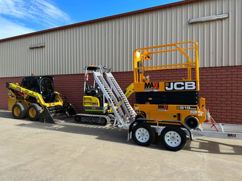 Skid steer/ bobcat hire/ loader rental $290 per day63012444654338113