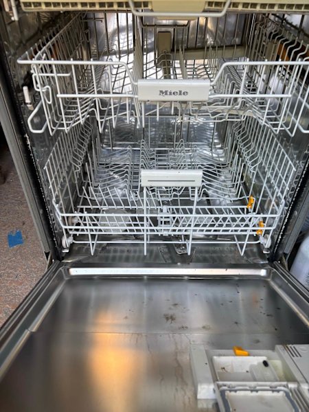 Miele dishwasher- works needs clean63019536428161111