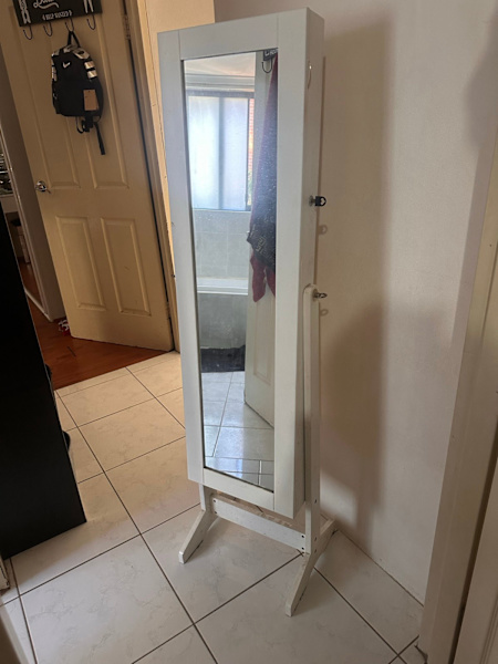 Jewellery mirror cabinet rrp $225 628633807737621123