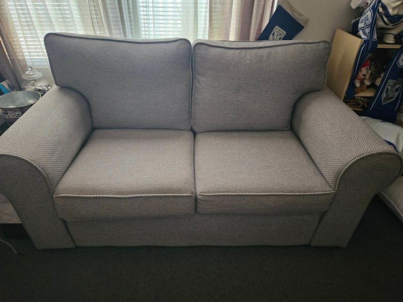 excellent condition 2 seater fabric lounge only 12 months old628633831141131116