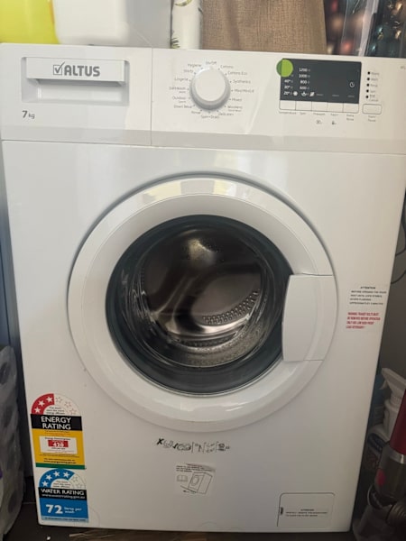 Moving out sale. All items are in good working conditions. 63470144143105111