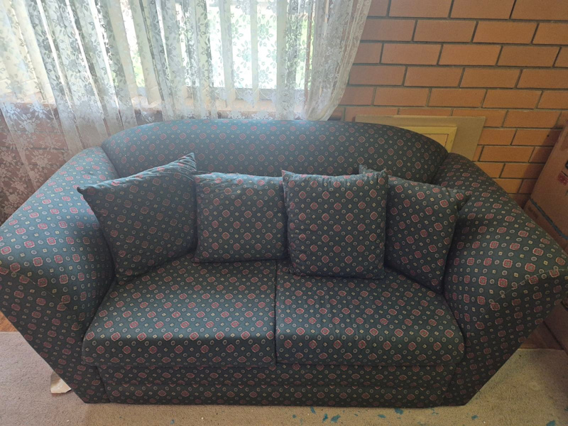 2 Seater Sofa with 4 cushions62863412799105111