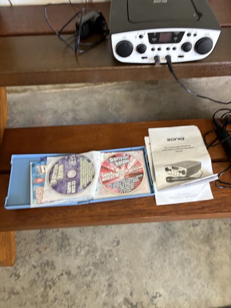 Entertainment CD + G Karaoke machine 62863382538371114