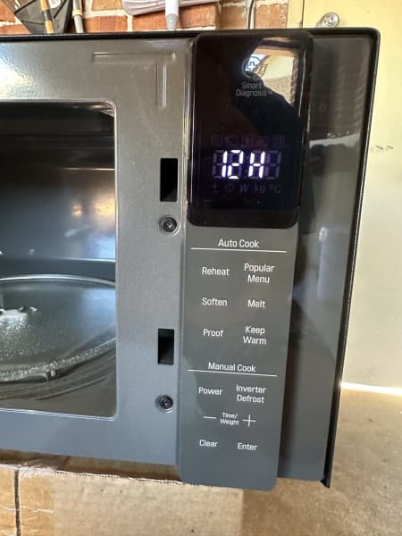 LG Microwave Oven (1150) watts63019536650241113