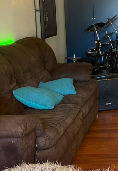 Free 2.5 seater suede lounge 62929669496451114