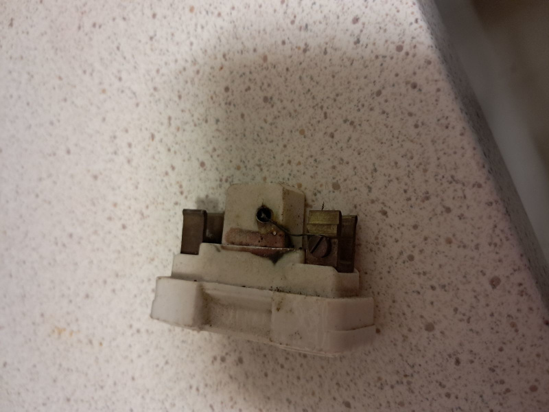 Federal Ceramic Fuse Holder 35A, $1063011558524546112